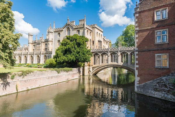 Studying law abroad, studying law in England, University of Cambridge, universities abroad, law in Italy