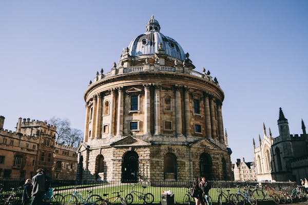 Studying law abroad, studying law in England, Oxford University, universities abroad, law in Italy